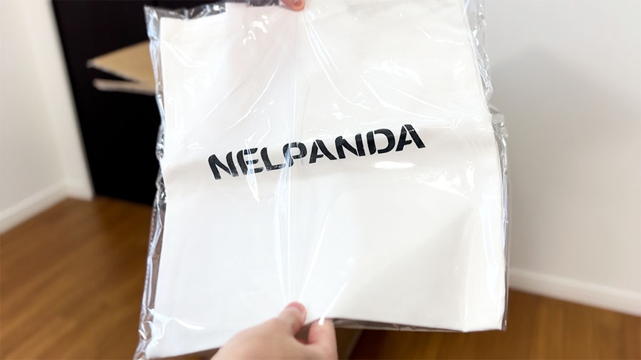 NELPANDAのトートバッグが付属している。